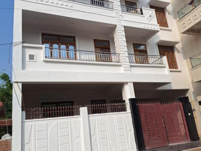 3 BHK Apartment in Sunderpur for rent Varanasi. The reference number is 18673180