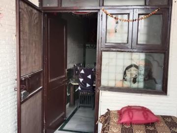 3 BHK Apartment in Patel Nagar for resale New Delhi. The reference number is 15114294