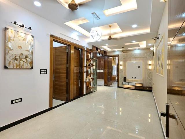 3 BHK Apartment in Patparganj for rent New Delhi. The reference number is 20698560
