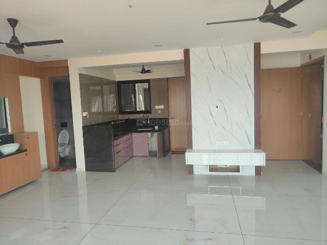 3 BHK Apartment in Pal for rent Surat. The reference number is 19975282