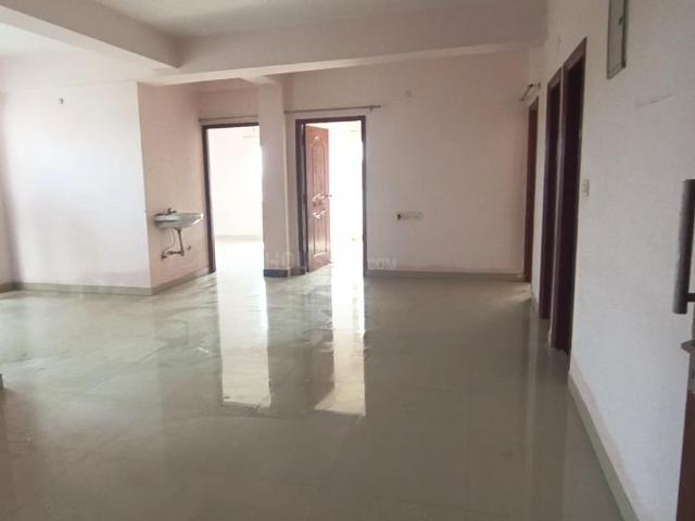 3 BHK Apartment in Pandeypur for rent Varanasi. The reference number is 21220721