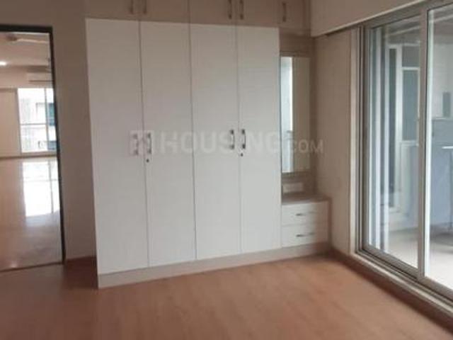 3 BHK Apartment in Parel for rent Mumbai. The reference number is 19383019