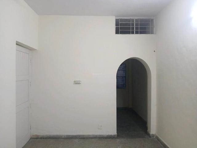 3 BHK Apartment in Paschim Vihar for resale New Delhi. The reference number is 18805560