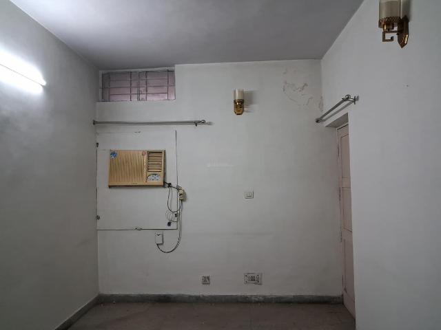 3 BHK Apartment in Paschim Vihar for resale New Delhi. The reference number is 19299637