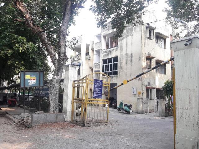 3 BHK Apartment in Paschim Vihar for resale New Delhi. The reference number is 19946194