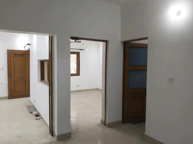 3 BHK Apartment in Paschim Vihar for resale New Delhi. The reference number is 20112662