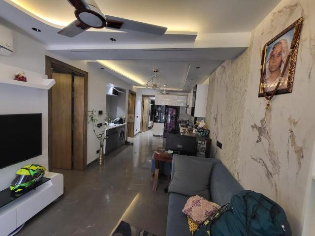 3 BHK Apartment in Paschim Vihar for resale New Delhi. The reference number is 20714342