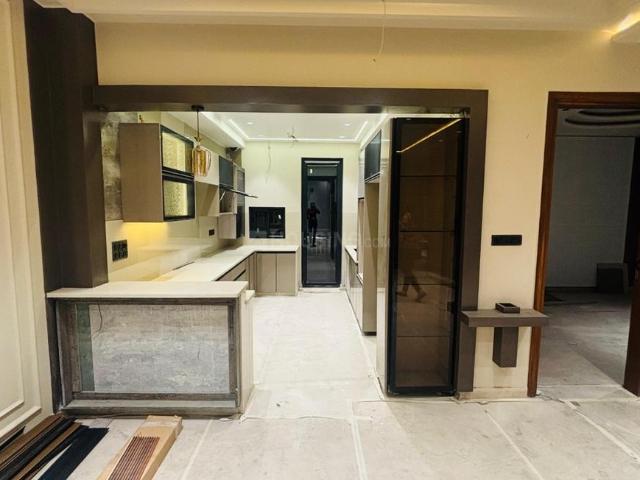 3 BHK Apartment in Paschim Vihar for resale New Delhi. The reference number is 21099958