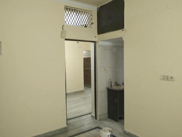 3 BHK Apartment in Paschim Vihar for resale New Delhi. The reference number is 21394392