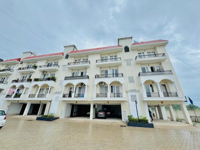 3 BHK Apartment in Peer Muchalla for resale Zirakpur. The reference number is 21346333