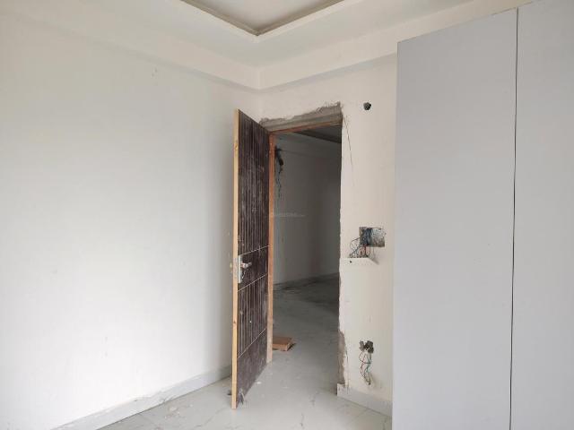 3 BHK Apartment in Phi IV for resale Greater Noida. The reference number is 19049720
