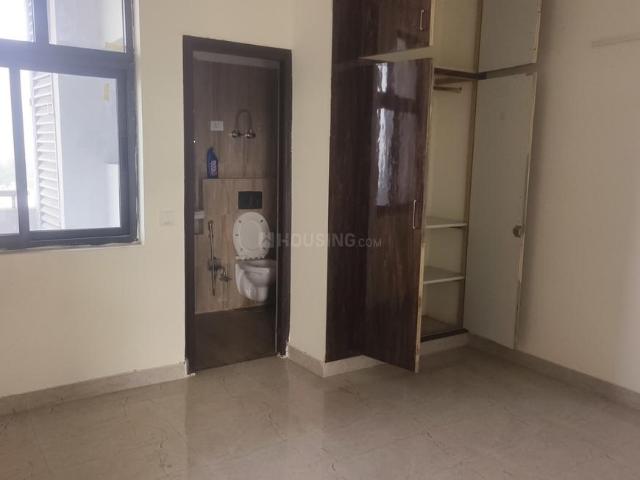 3 BHK Apartment in Phi II for rent Greater Noida. The reference number is 20015539