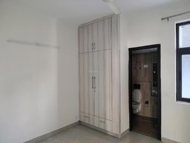 3 BHK Apartment in Phi II for rent Greater Noida. The reference number is 20015357