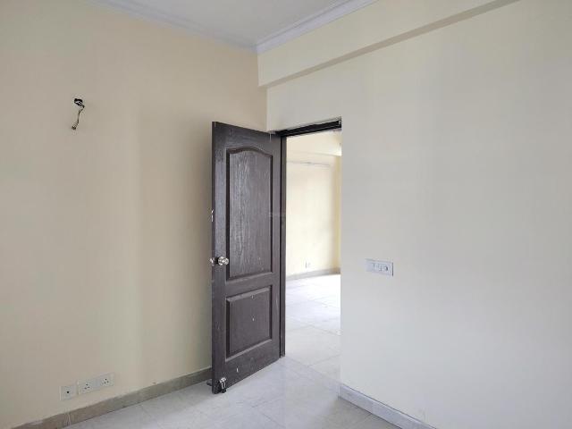 3 BHK Apartment in Phi II for resale Greater Noida. The reference number is 20803550