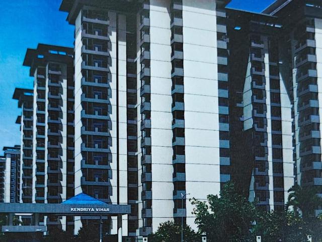 3 BHK Apartment in Phi II for resale Greater Noida. The reference number is 21196958