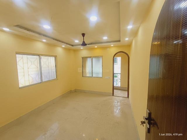 3 BHK Apartment in Picnic Garden for rent Kolkata. The reference number is 20400825