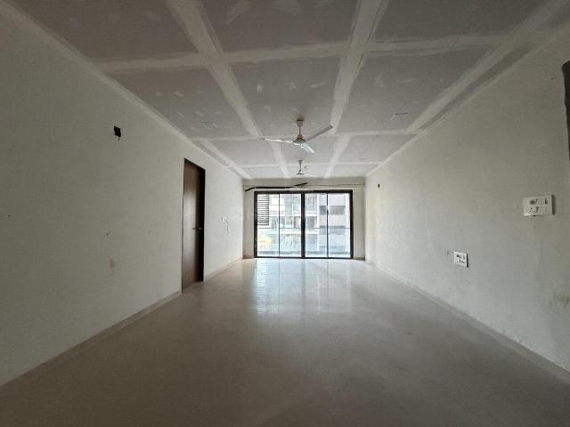 3 BHK Apartment in Piplod for rent Surat. The reference number is 20790077