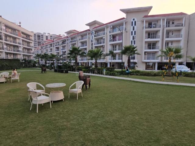 3 BHK Apartment in PR7 Airport Road for resale Zirakpur. The reference number is 15576534