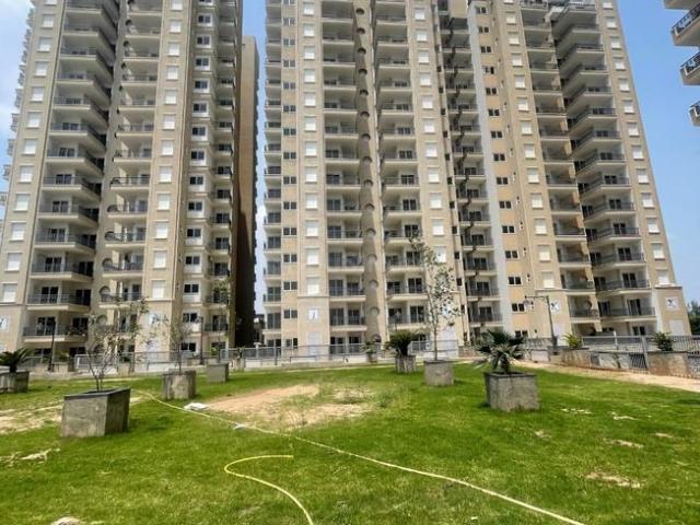 3 BHK Apartment in PR7 Airport Road for resale Zirakpur. The reference number is 21107122