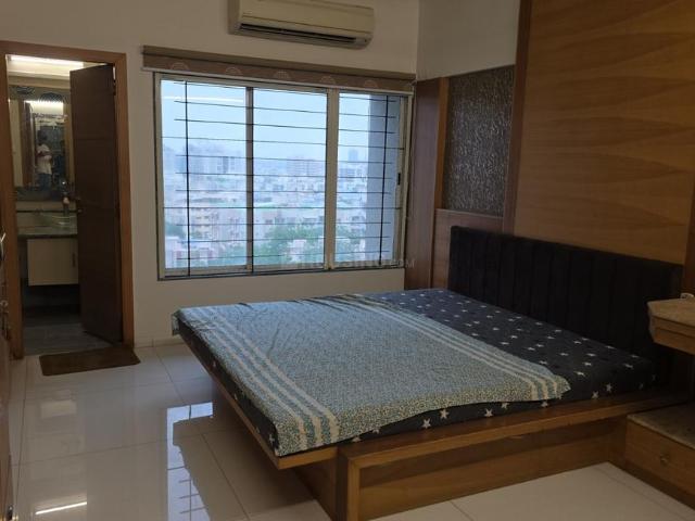 3 BHK Apartment in Prahlad Nagar for rent Ahmedabad. The reference number is 20795888