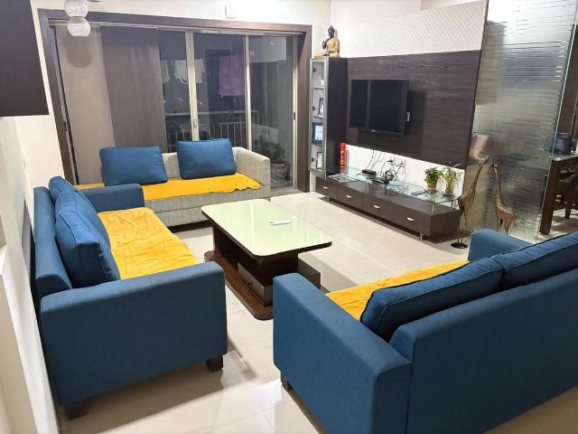 3 BHK Apartment in Prahlad Nagar for rent Ahmedabad. The reference number is 21145600