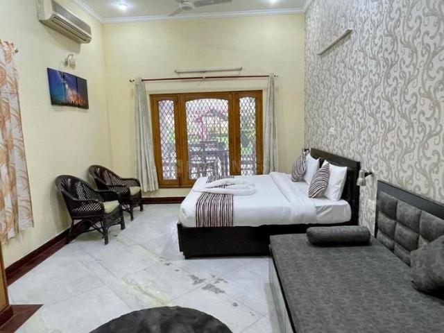 3 BHK Apartment in Rajpur Road for resale Dehradun. The reference number is 18199638