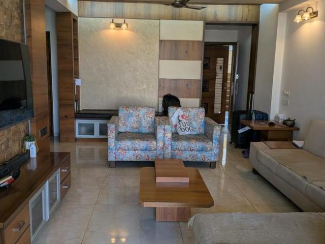 3 BHK Apartment in Ramdev Nagar for rent Ahmedabad. The reference number is 21059976