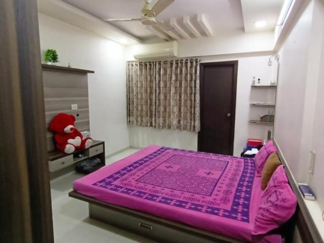 3 BHK Apartment in Ramdev Nagar for rent Ahmedabad. The reference number is 21296456