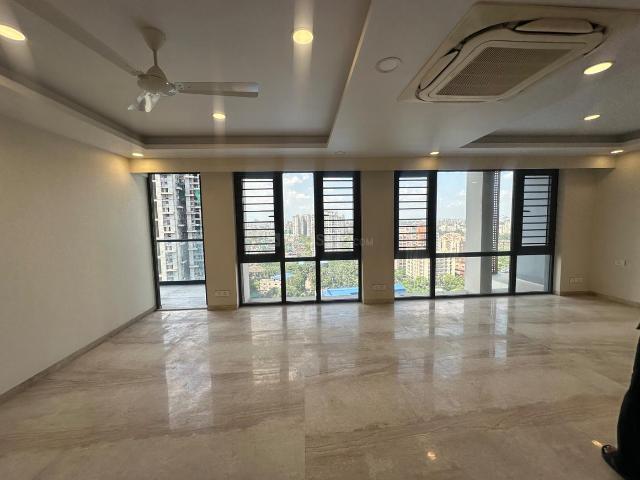 3 BHK Apartment in Tangra for rent Kolkata. The reference number is 21048030