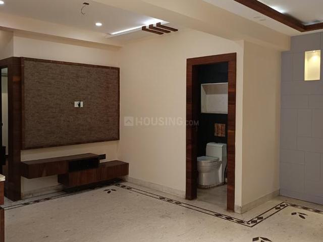 3 BHK Apartment in Tangra for rent Kolkata. The reference number is 21228466