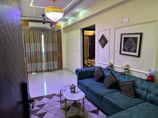 3 BHK Apartment in Tangra for resale Kolkata. The reference number is 18535246