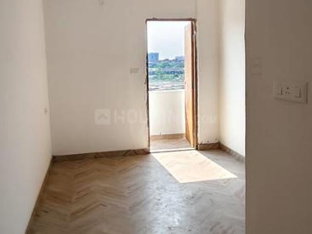 3 BHK Apartment in Tangra for resale Kolkata. The reference number is 20136803