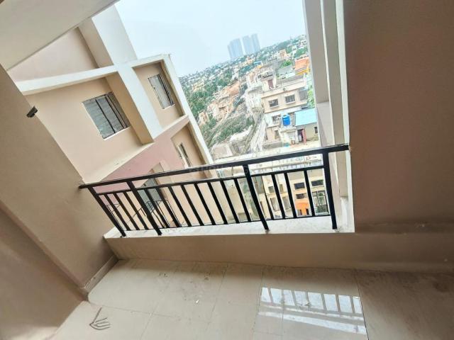 3 BHK Apartment in Tangra for resale Kolkata. The reference number is 21067598