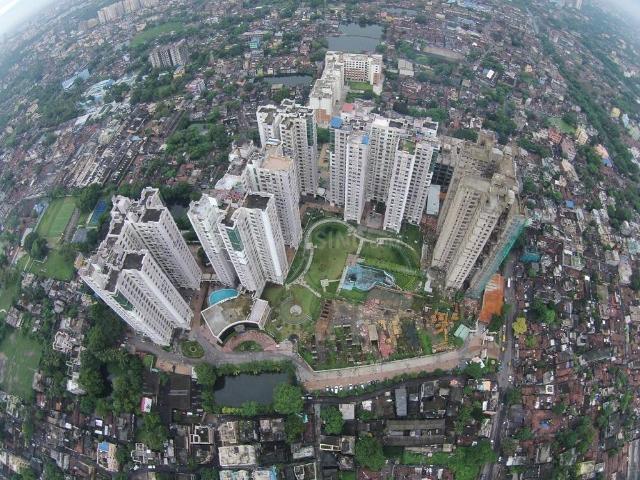 3 BHK Apartment in Tangra for resale Kolkata. The reference number is 21190106