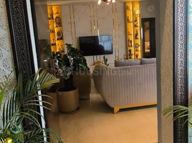 3 BHK Apartment in Tangra for resale Kolkata. The reference number is 21128505