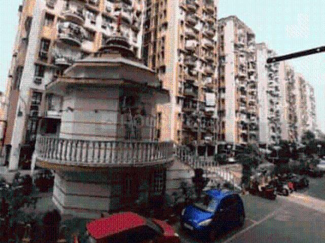 3 BHK Apartment in Tangra for resale Kolkata. The reference number is 21253944