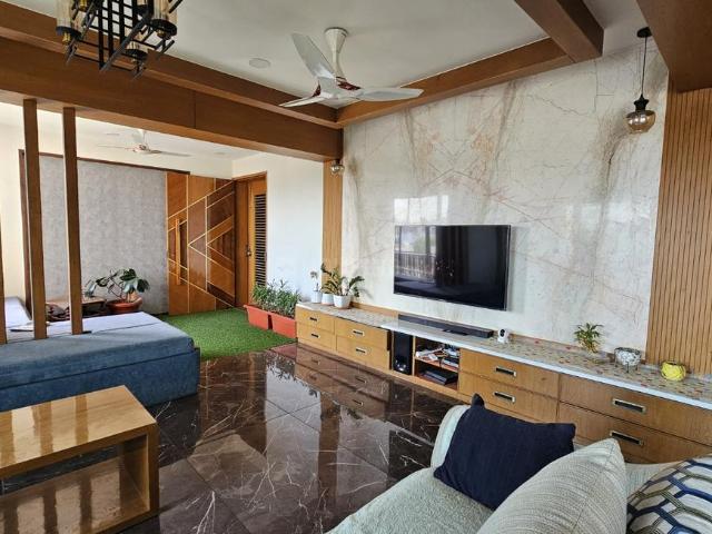 3 BHK Apartment in Thaltej for rent Ahmedabad. The reference number is 20757758