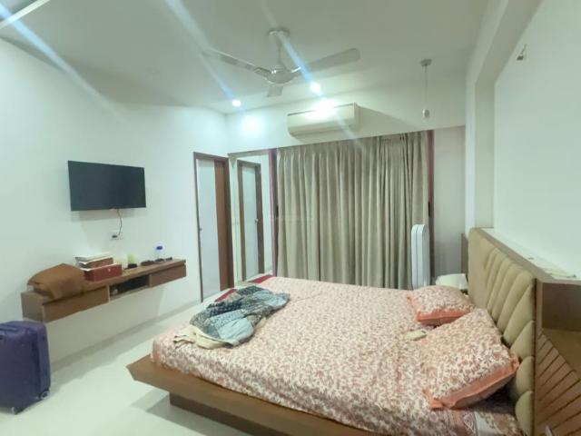 3 BHK Apartment in Thaltej for resale Ahmedabad. The reference number is 20571218