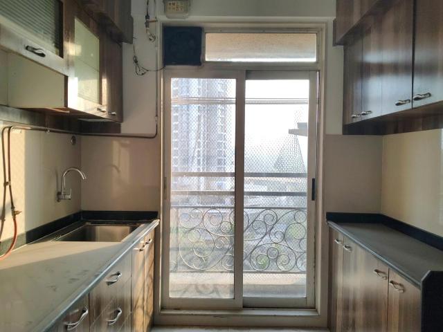 3 BHK Apartment in Thane West for resale Thane. The reference number is 18685499