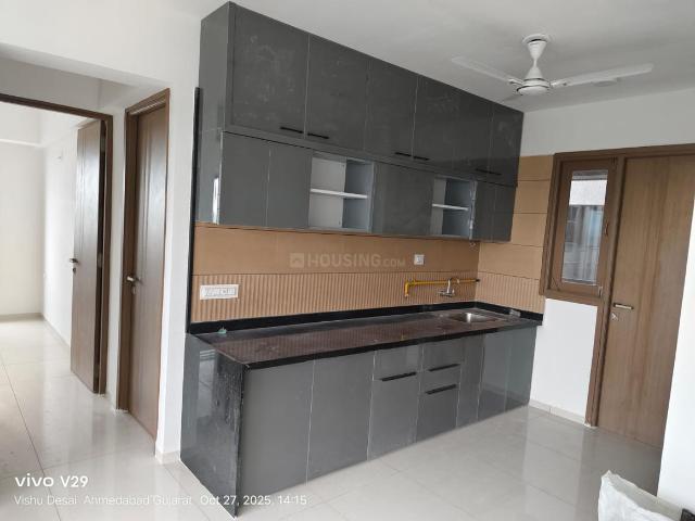3 BHK Apartment in Tragad for rent Ahmedabad. The reference number is 21010812