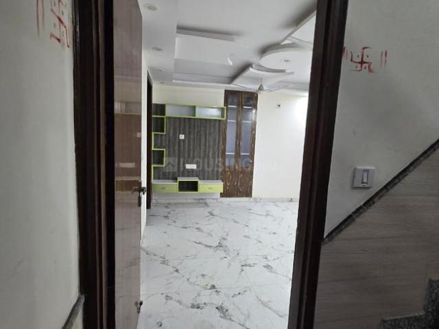 3 BHK Apartment in Uttam Nagar for rent New Delhi. The reference number is 20572506