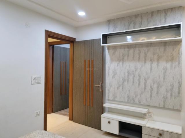 3 BHK Apartment in Uttam Nagar for resale New Delhi. The reference number is 19945885