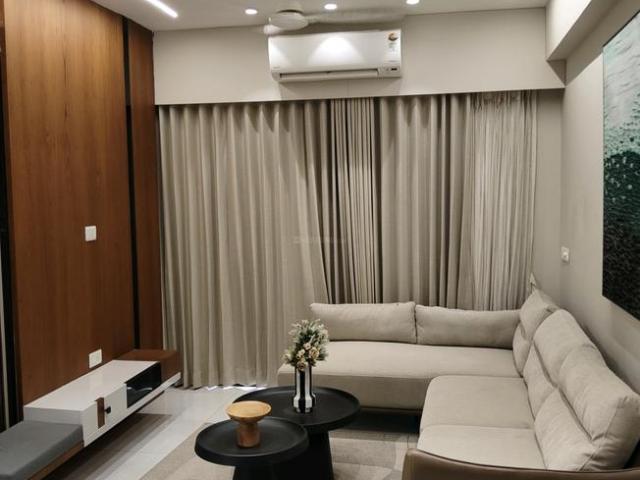 3 BHK Apartment in Vaishno Devi Circle for rent Ahmedabad. The reference number is 19403945