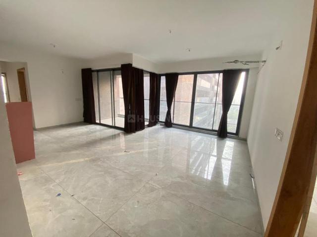 3 BHK Apartment in Vaishno Devi Circle for rent Ahmedabad. The reference number is 19409590