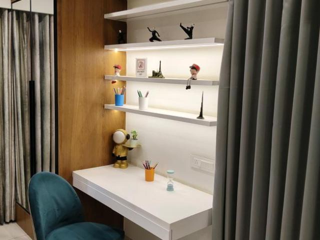3 BHK Apartment in Vaishno Devi Circle for rent Ahmedabad. The reference number is 19425144