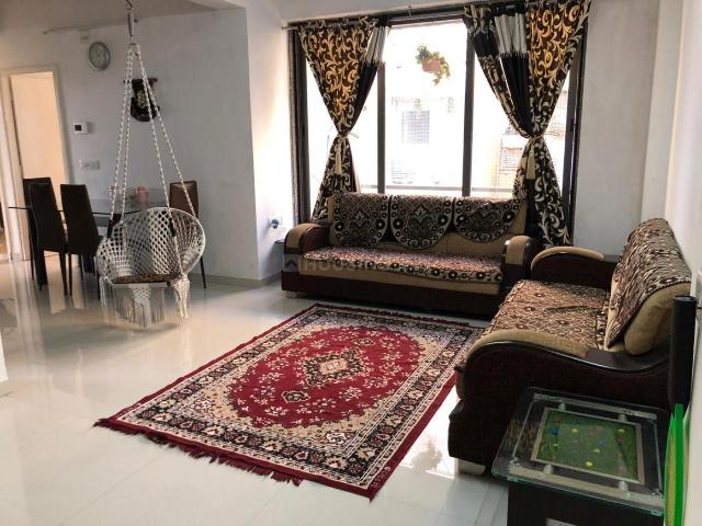 3 BHK Apartment in Vaishno Devi Circle for rent Ahmedabad. The reference number is 19498344