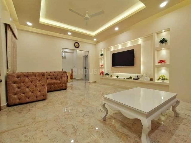 3 BHK Apartment in Vaishno Devi Circle for rent Ahmedabad. The reference number is 19761188