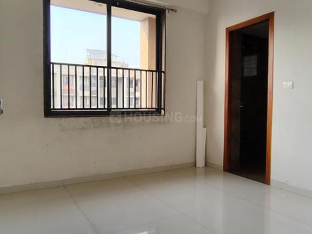 3 BHK Apartment in Vaishno Devi Circle for rent Ahmedabad. The reference number is 19867594