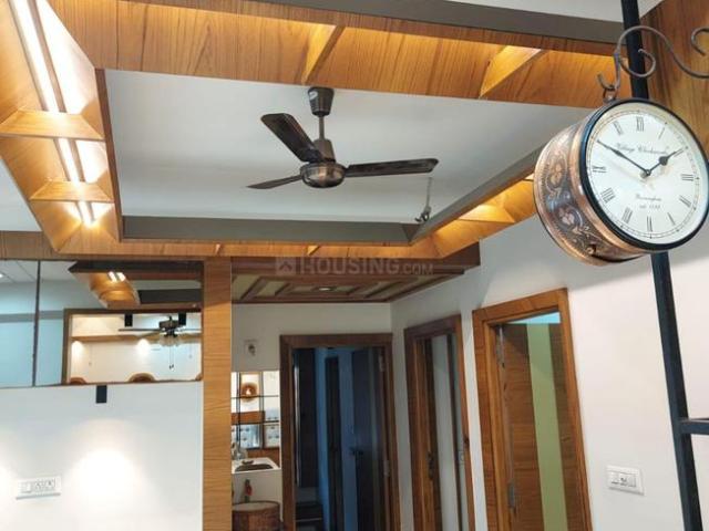 3 BHK Apartment in Vaishno Devi Circle for rent Ahmedabad. The reference number is 19166960