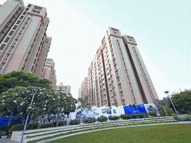 3 BHK Apartment in Vaishno Devi Circle for rent Ahmedabad. The reference number is 20433976